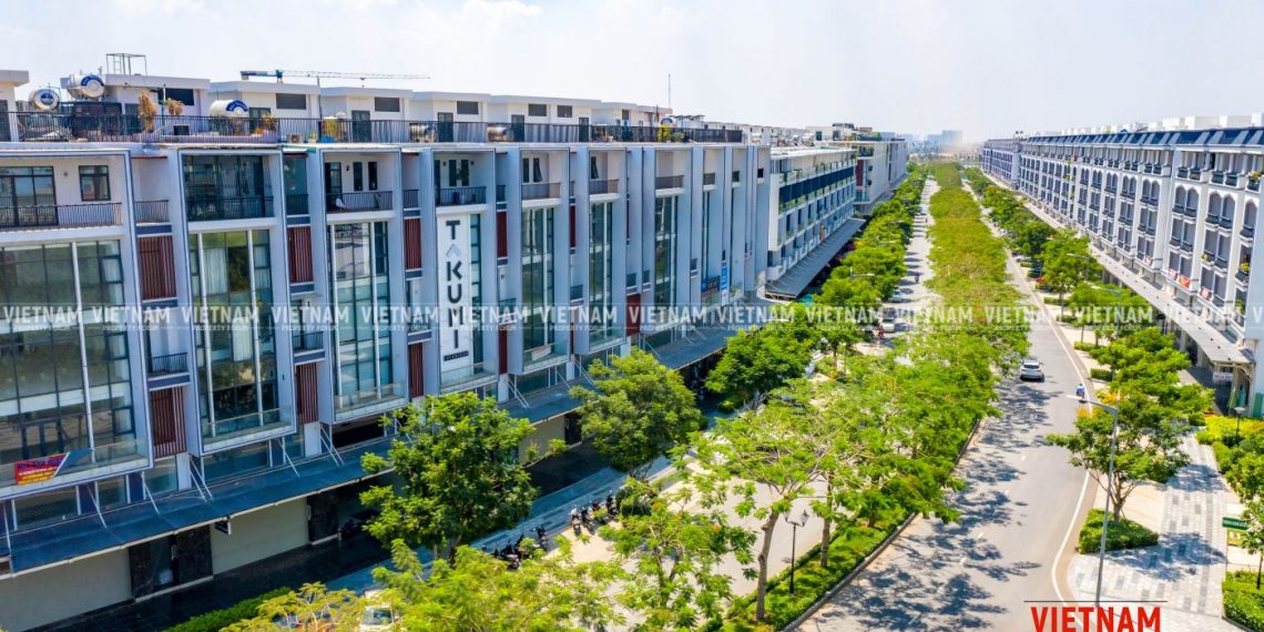 Giá thép tăng “sốc”, nhiều dự án bất động sản ngưng thi công