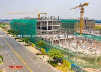 Giá thép tăng “sốc”, nhiều dự án bất động sản ngưng thi công