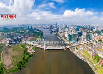 Cận cảnh việc lắp đặt đốt dầm cuối cùng của cầu Thủ Thiêm 2, chuẩn bị hợp long