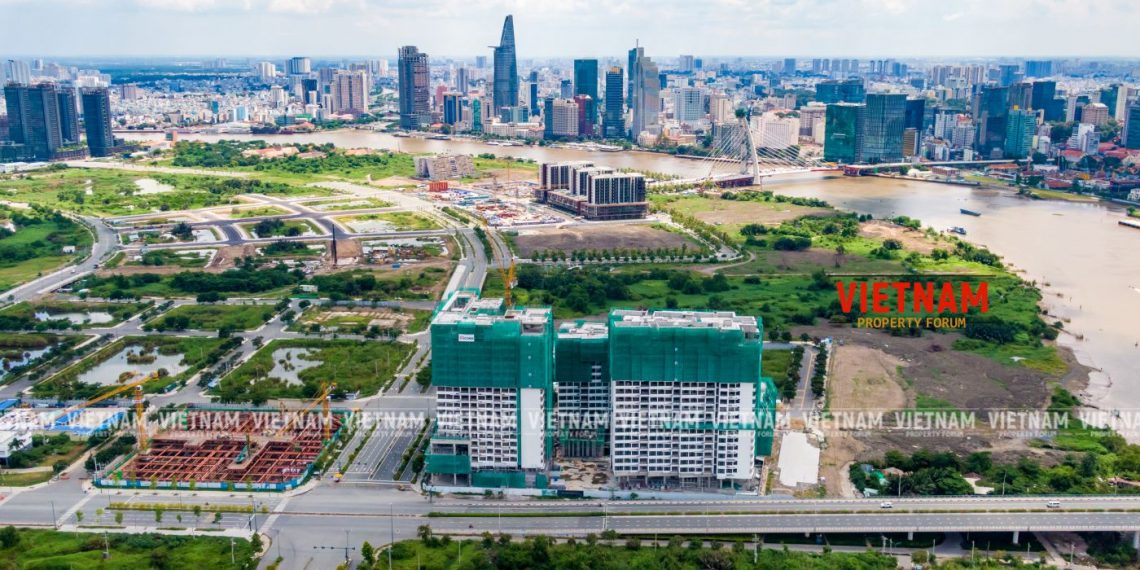 Dòng vốn ngoại chực chờ rót vào thị trường bất động sản Việt Nam