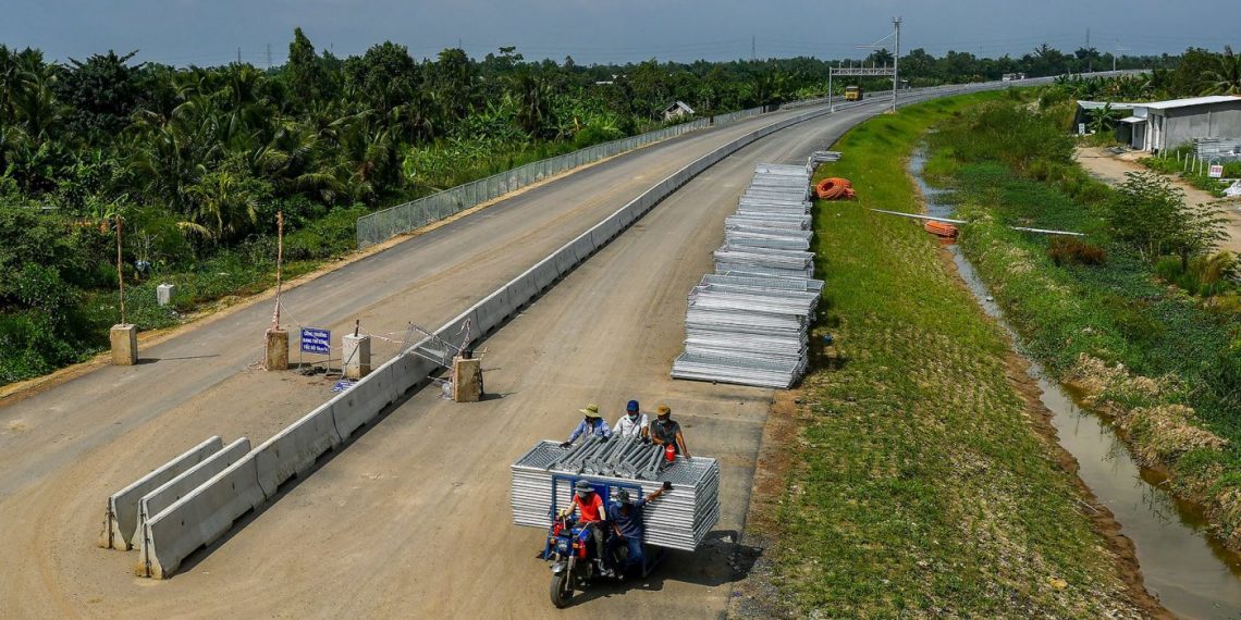 Cận cảnh cao tốc 12.000 tỷ đồng nối TP. Hồ Chí Minh – Tiền Giang trước ngày thông xe